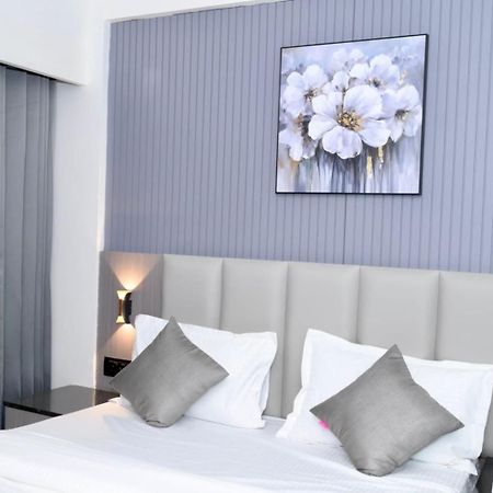 Hotel Dream Ahmedabad Bagian luar foto