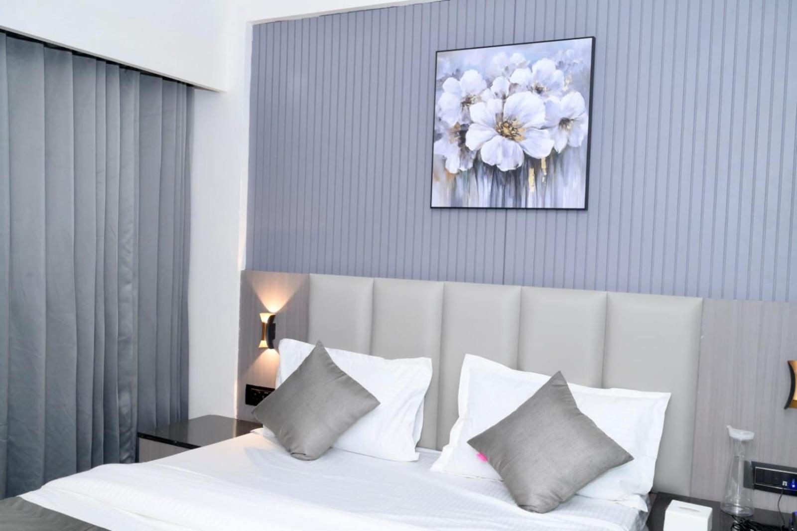 Hotel Dream Ahmedabad Bagian luar foto